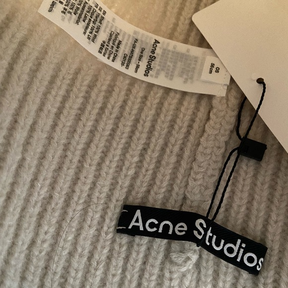 Acne Studios Wool Beanie Hat cream color. 100% Authentic Acne Studios - Picture 2 of 4